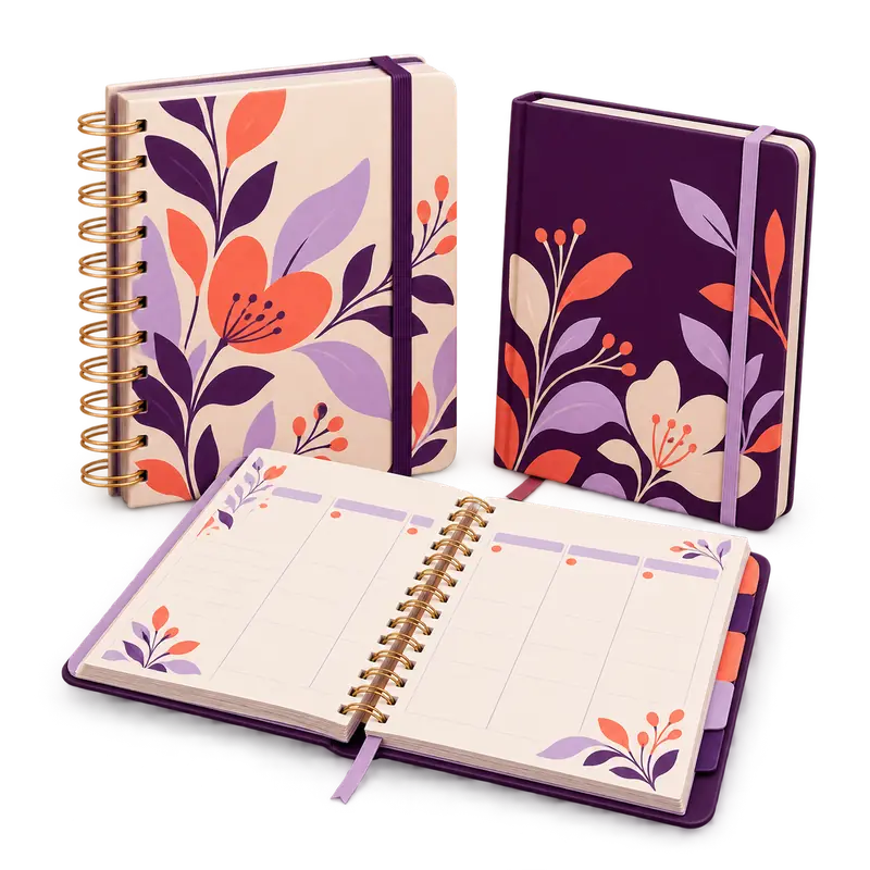Agenda, planner aberto e caderno com capas coordenadas.